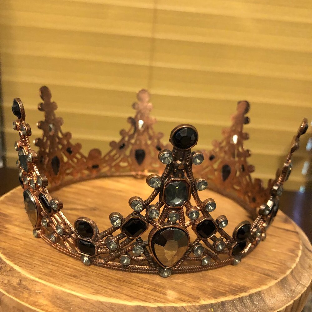Child's crown/cake topper